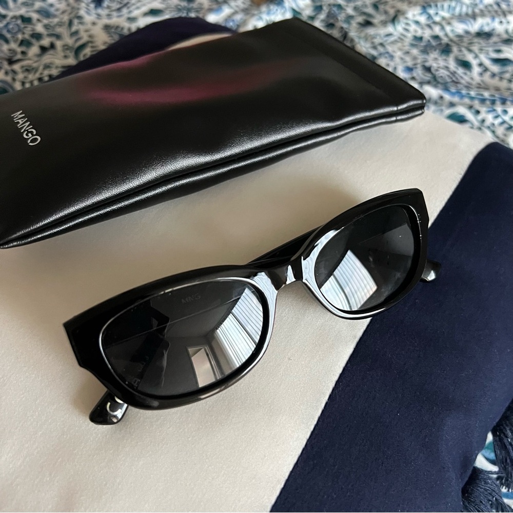 Mango Black Modern Sunglasses